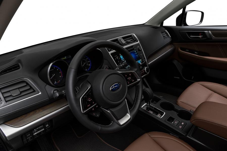 Интерьер Subaru Outback 3.6R 2017 года  (NA) (фото 4 из 7)